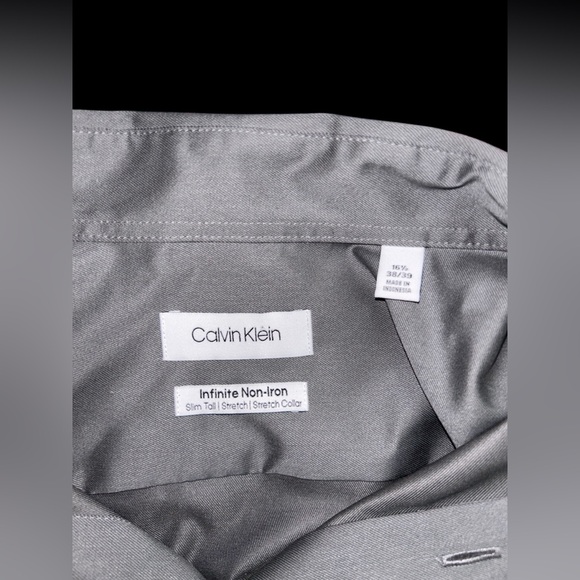 Long Sleeve Men’s Button Down Calvin Klein Size 16 1/2, 38/39. New with tags. - Picture 3 of 3